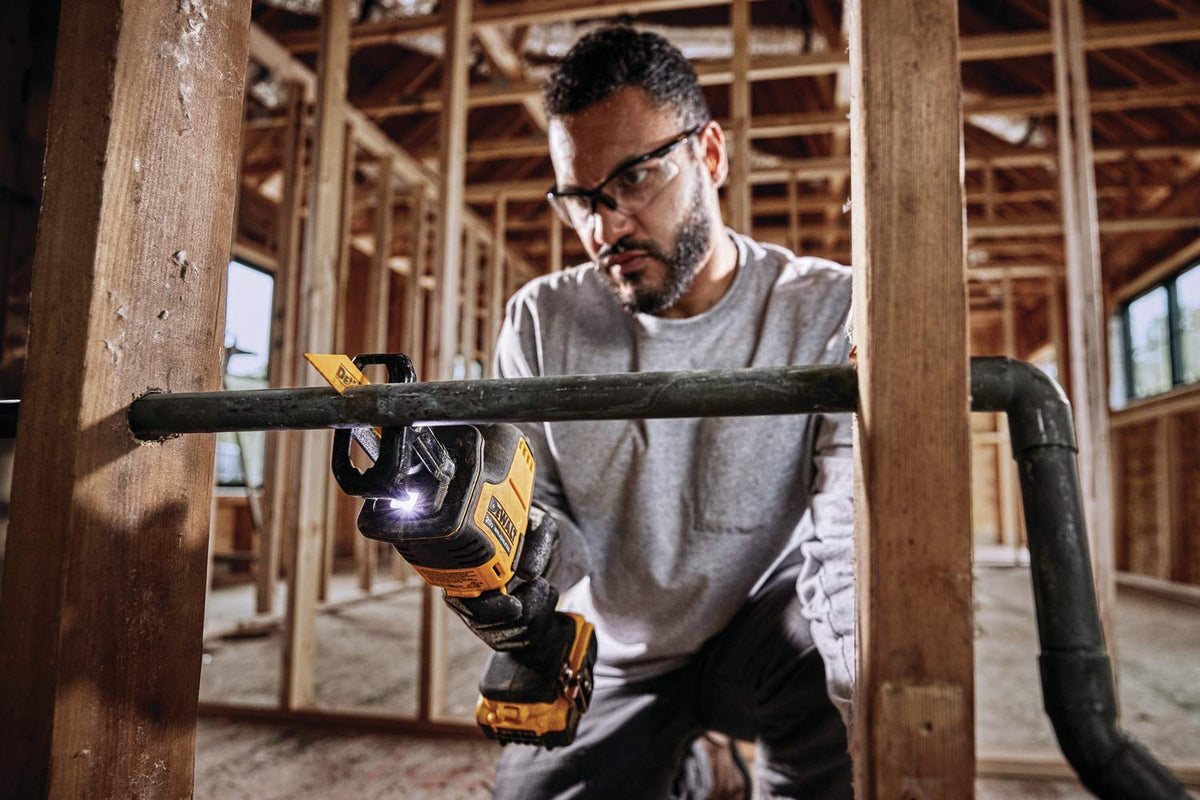 Cordless One-Handed Reciprocating Saw Kit X280287