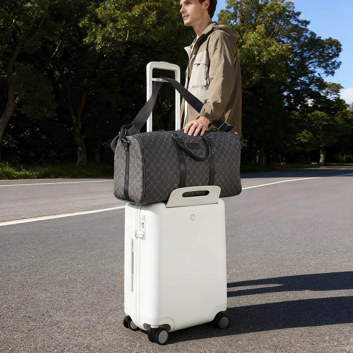 20 Inch Lightweight Hard Shell Carry On Luggage with Spinner Wheels Z8824